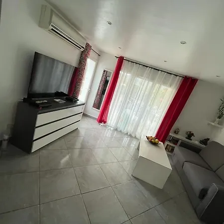 Jolie Maison Avec Jardin 히에레
